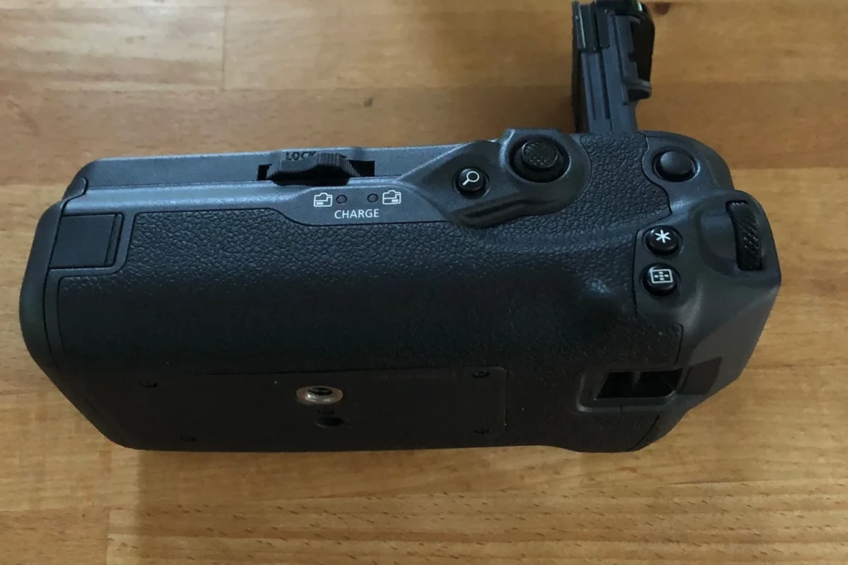 Rent Canon Battery Grip BG-R20 - Lightyshare