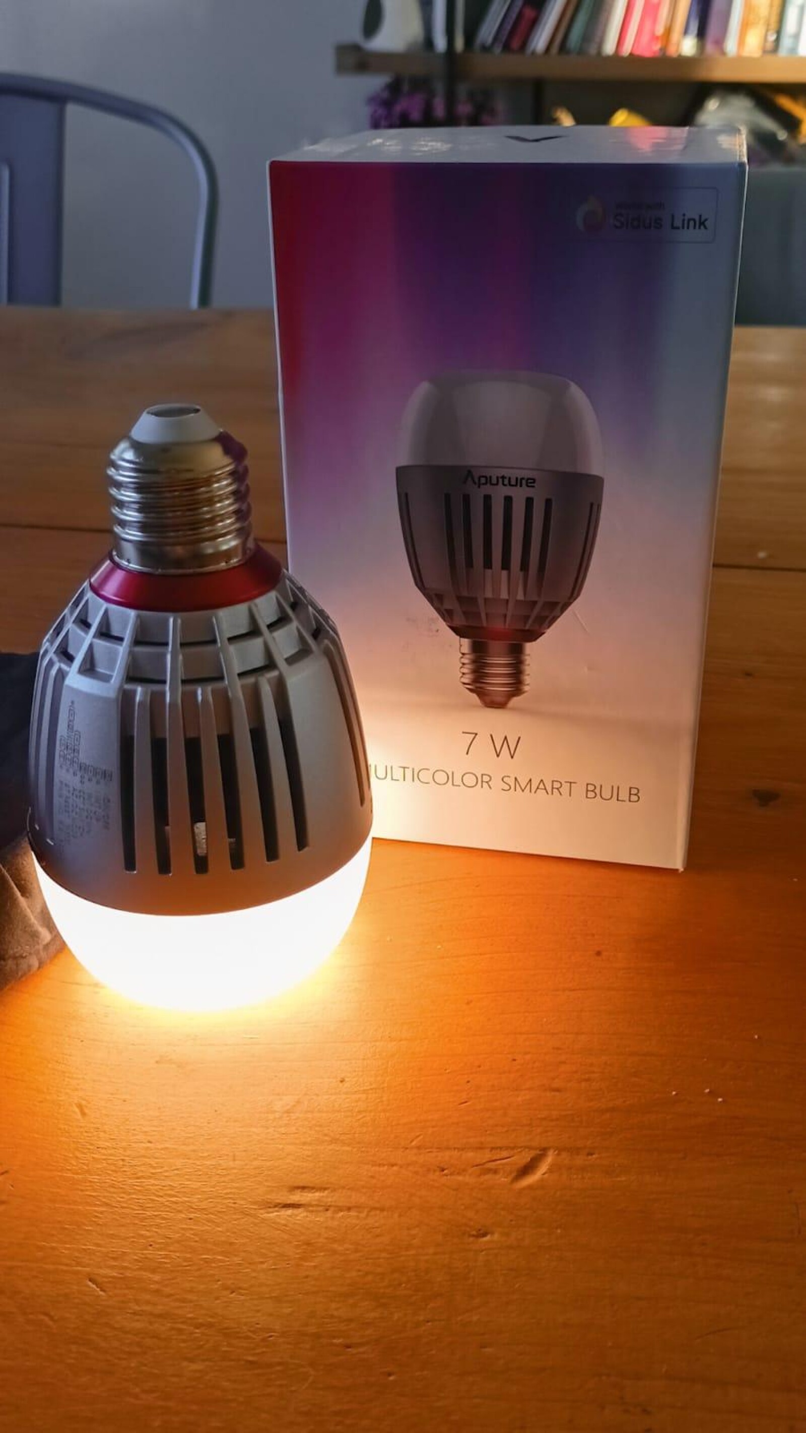 Ampoule Aputure Accent B7C RGB - Photo 2 sur 3