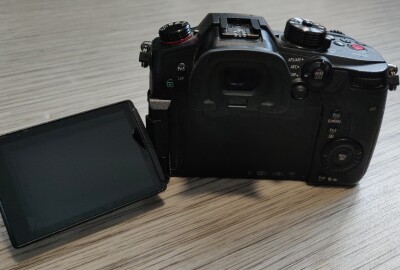 Location Panasonic GH5s (avec batteries et carte SD)