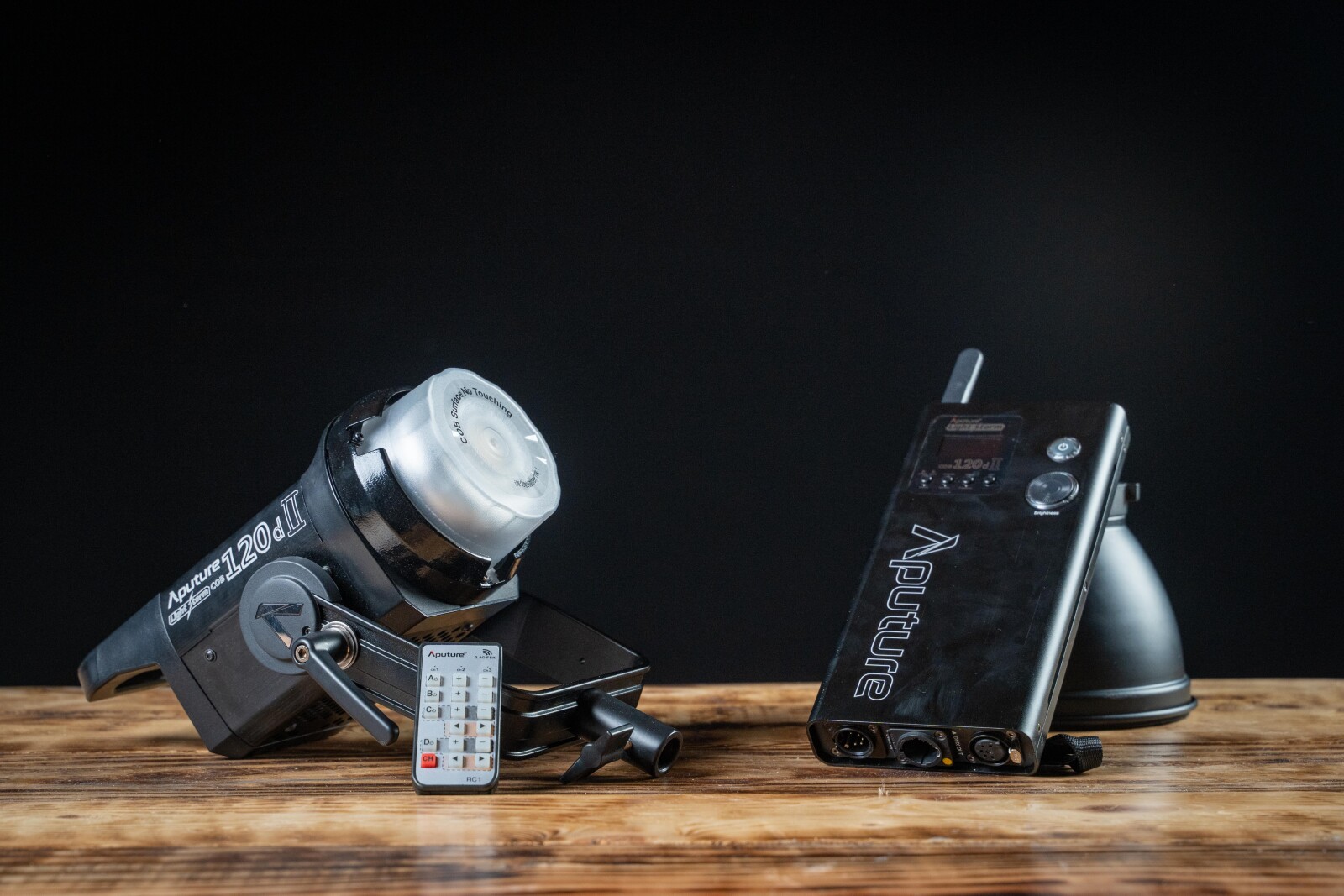 Aputure 120D Mk 2 + C-stand et diffuseur - Photo 1 sur 4