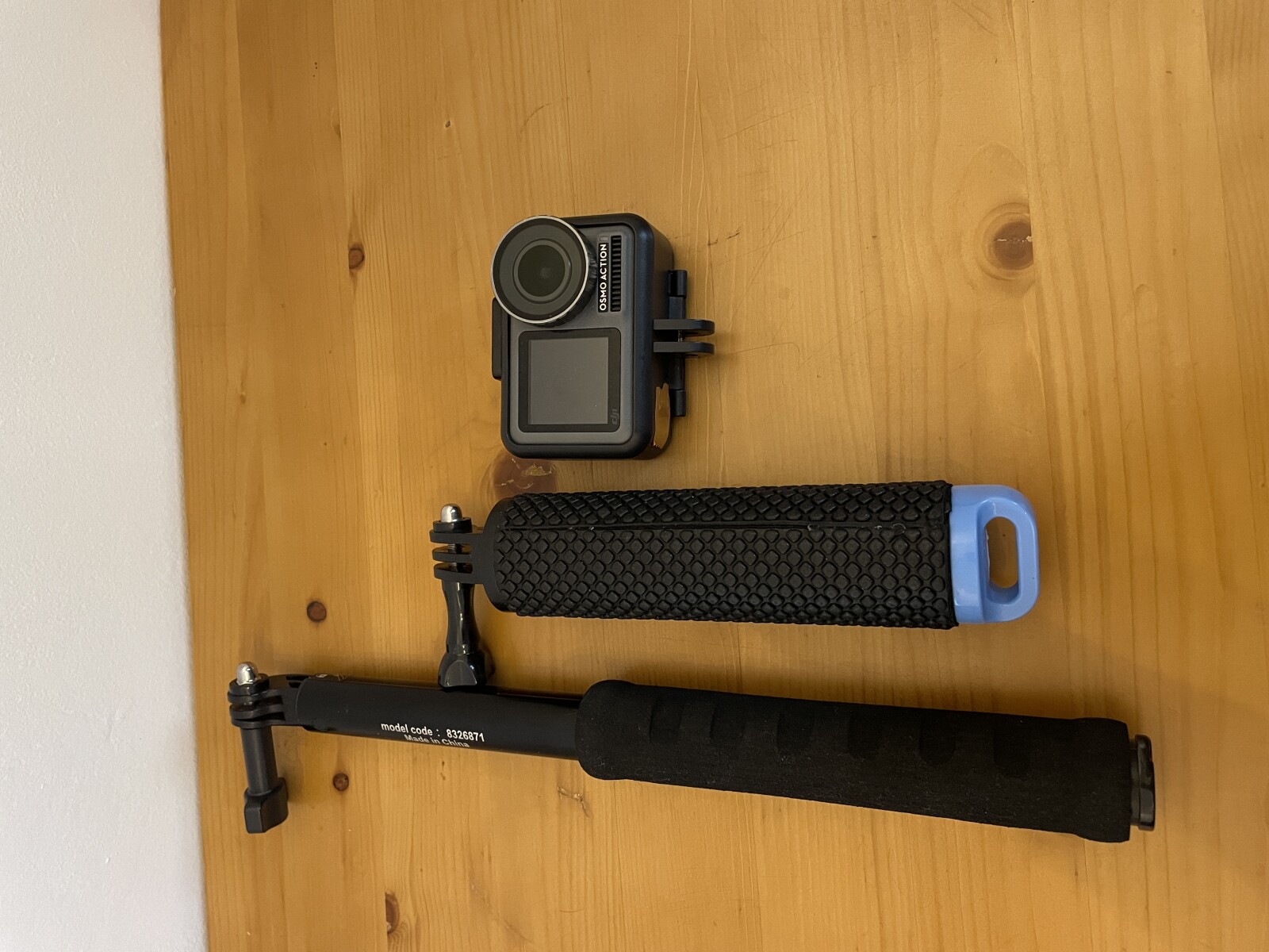 Osmo Action + cage, perche, poigné et carte sd  - Photo 2 sur 3