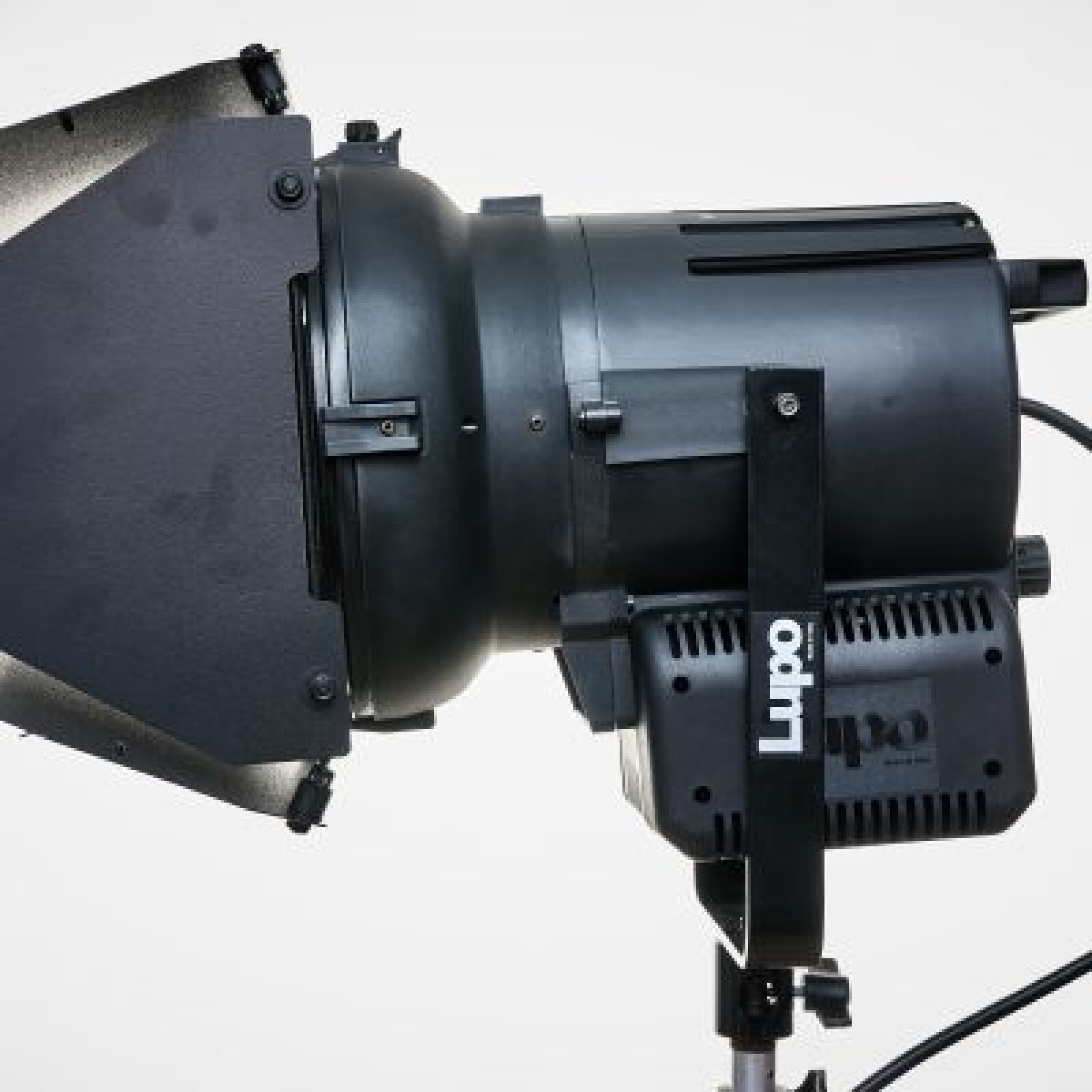 Lupo DayLED 2000 (Fresnel LED 220W) - Photo 2 sur 4
