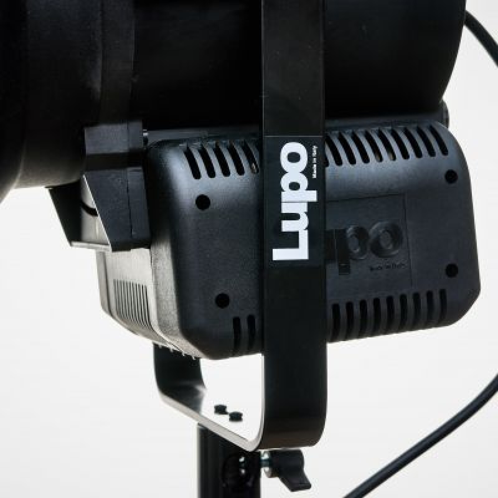Lupo DayLED 2000 (Fresnel LED 220W) - Photo 4 sur 4