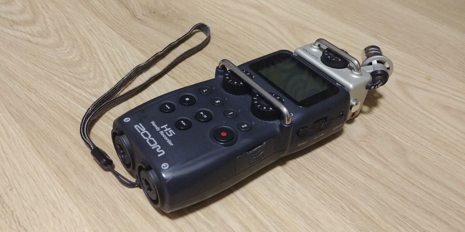 ZOOM H5 avec capsule X/Y (XYH-5) + bonnette + Carte SD - Photo 2 sur 5