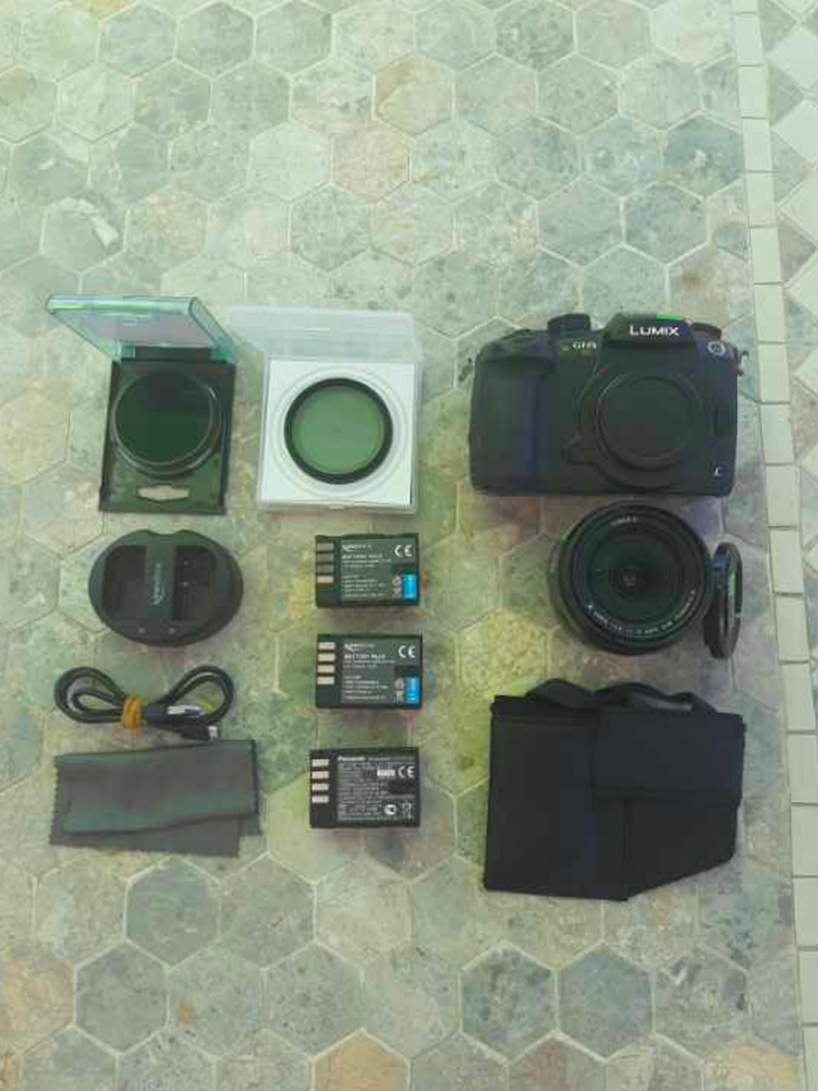Pack GH5S + Objectif Panasonic 12-35 f2.9 + Ronin SC Pro Combot Pack - Photo 1 sur 6