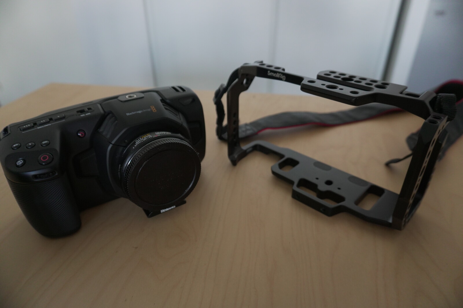 Blackmagic Pocket Cinema 4K - Kit tournage (avec Sigma 18-35mm f1.8 et Sigma 50-100mm f1.8) - Photo 2 sur 5