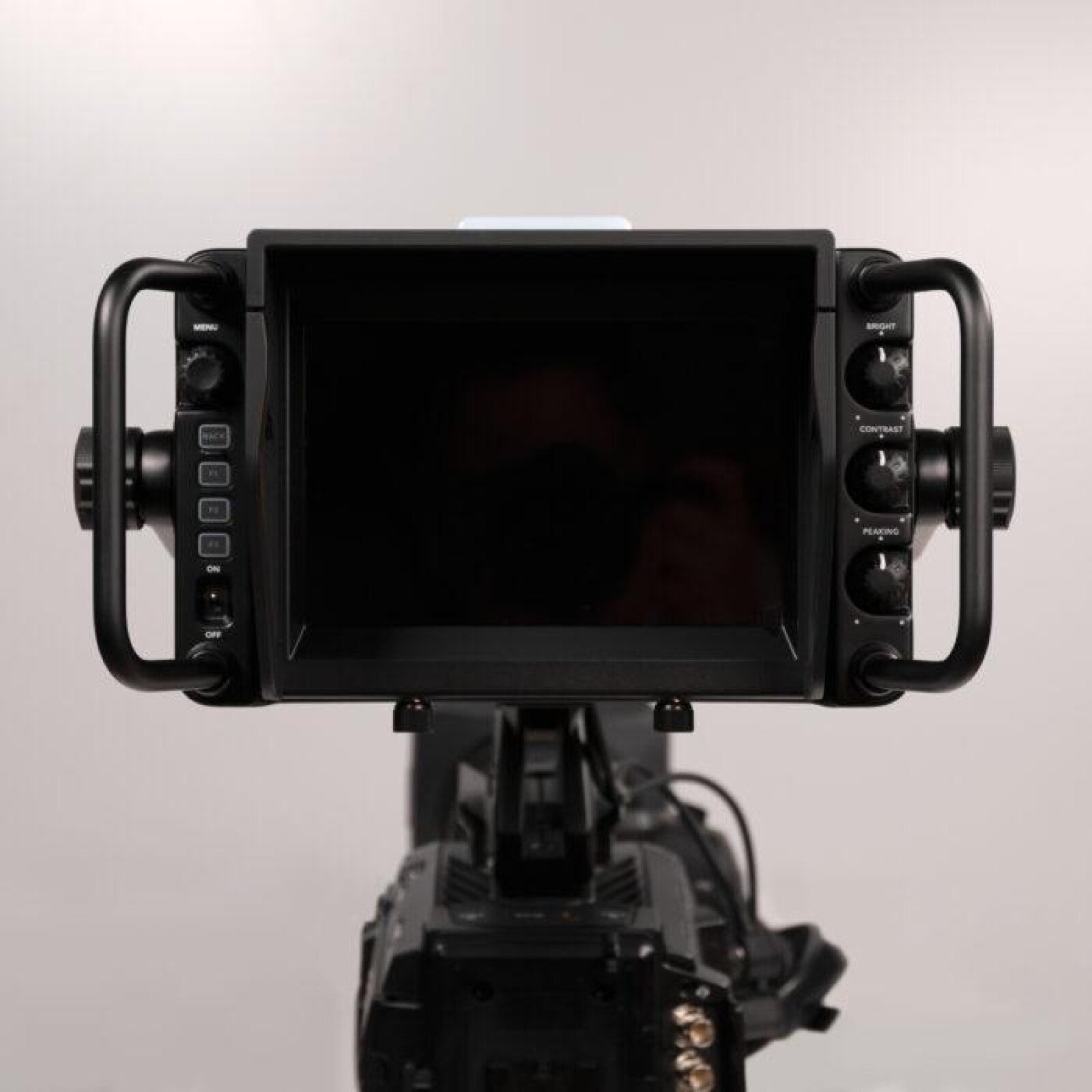 MONITEUR URSA VIEWFINDER G2 BLACKMAGIC - Photo 1 sur 1