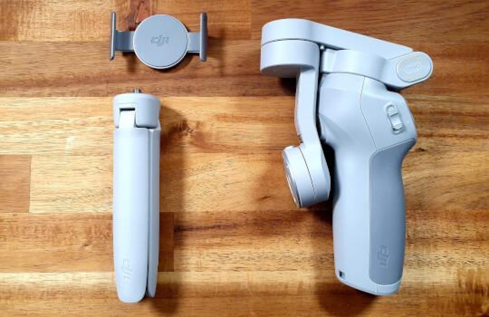 Stabilisateur DJI Osmo Mobile 4 - Photo 3 sur 4