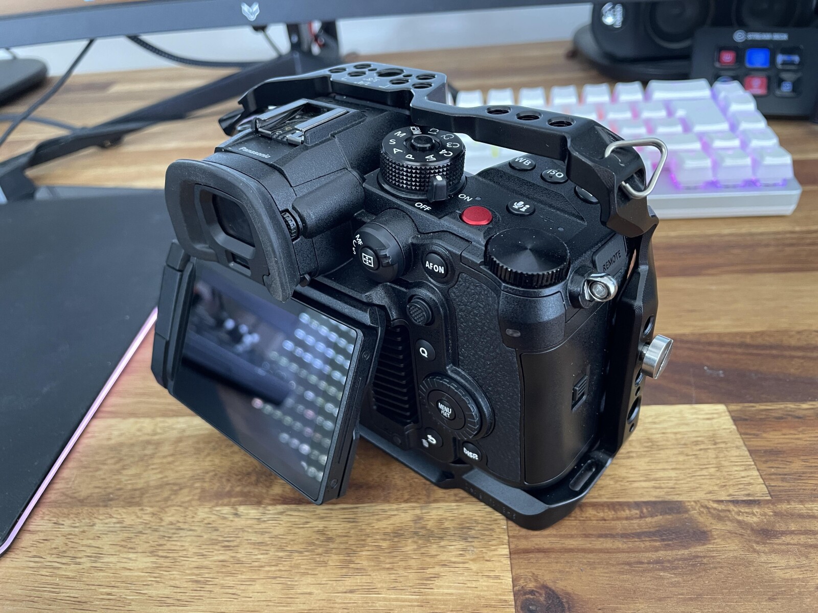 Panasonic GH6 boitier nu + cage Smallrig + SSD 1Tb - Photo 3 sur 5