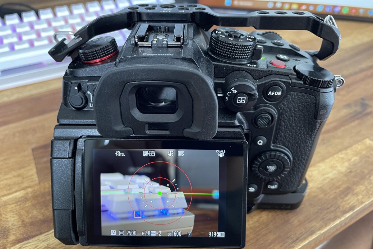 Location Panasonic GH6 pack Run & Gun (50mm f1.2 + SSD + accessoires Smallrig) - Lightyshare