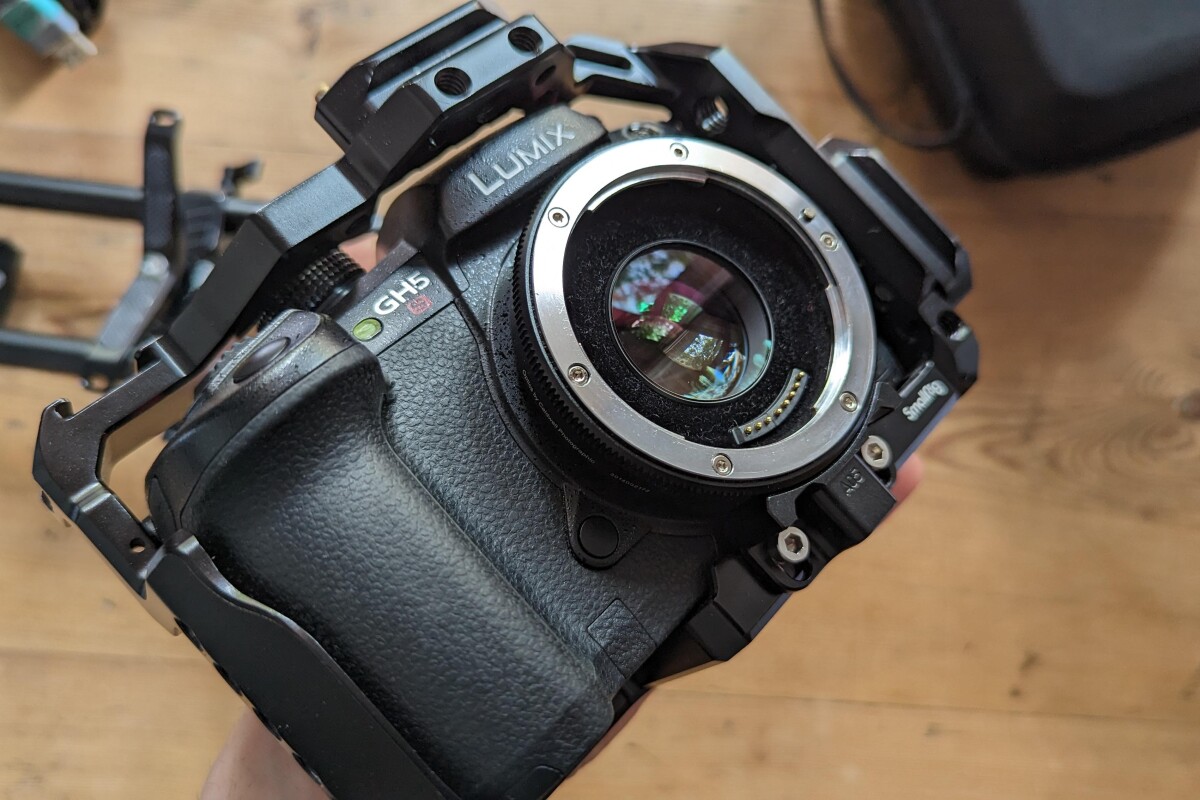 Location Panasonic Lumix GH5S + Metabones EF - Lightyshare