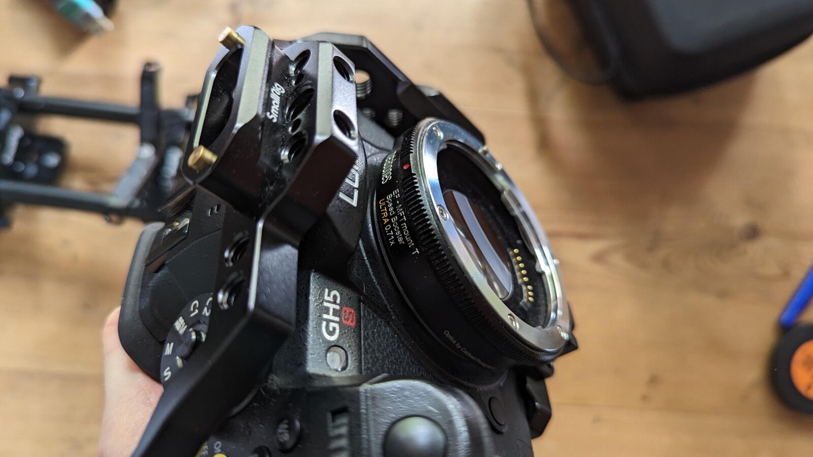 Panasonic Lumix GH5S + Metabones EF - Photo 2 sur 4