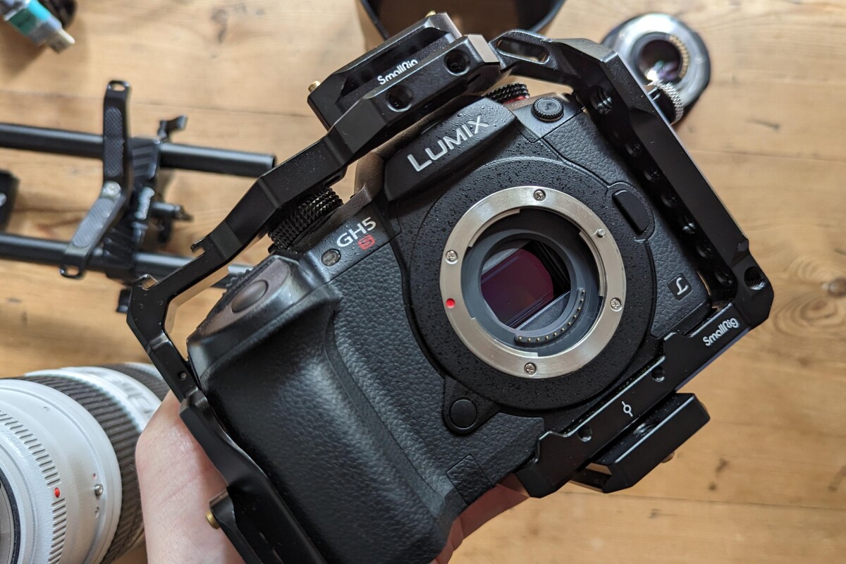 Location Panasonic Lumix GH5S (seul) avec cage smallrig - Lightyshare