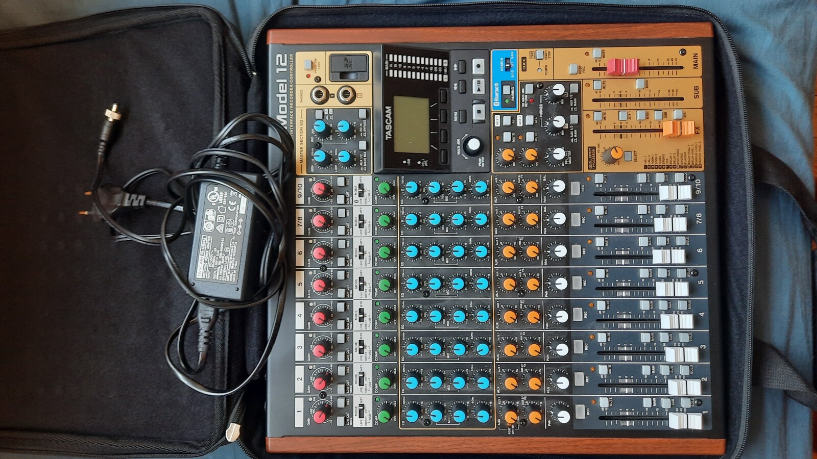 Tascam Model 12 - Photo 1 sur 4