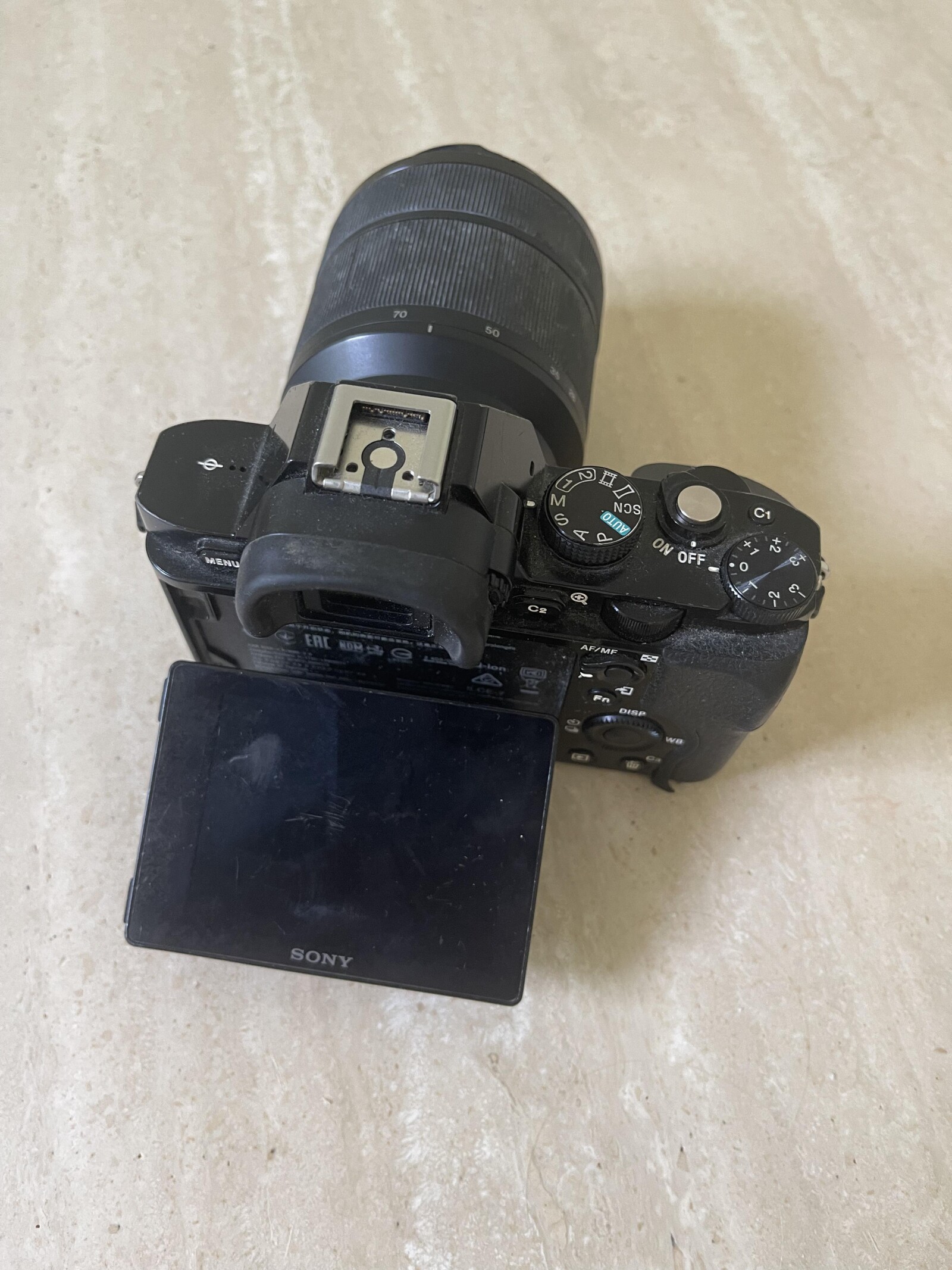 Sony Alpha 7 + Objectif Sony 28-70mm F/3.5 - Photo 2 sur 3