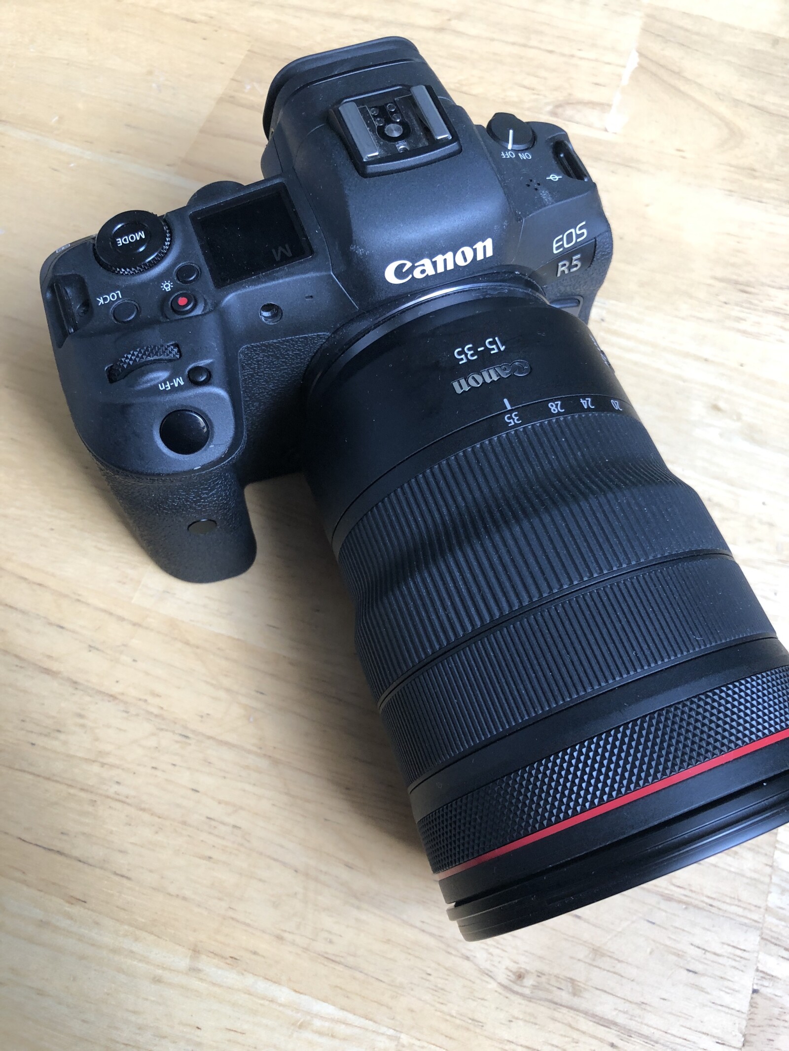 Canon EOS R5 + 1 Objectif + Cf express + 2 batteries - Photo 1 sur 2