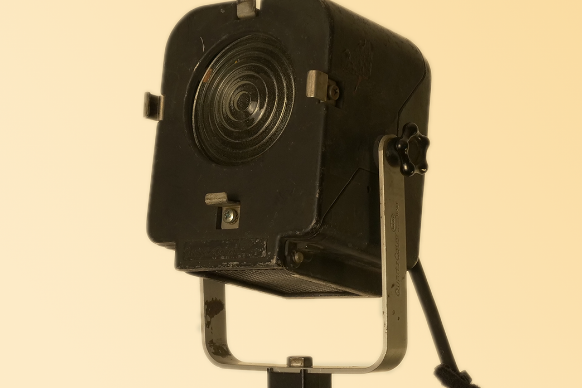 Location Projecteur fresnel - Mizar 300/500W - Lightyshare