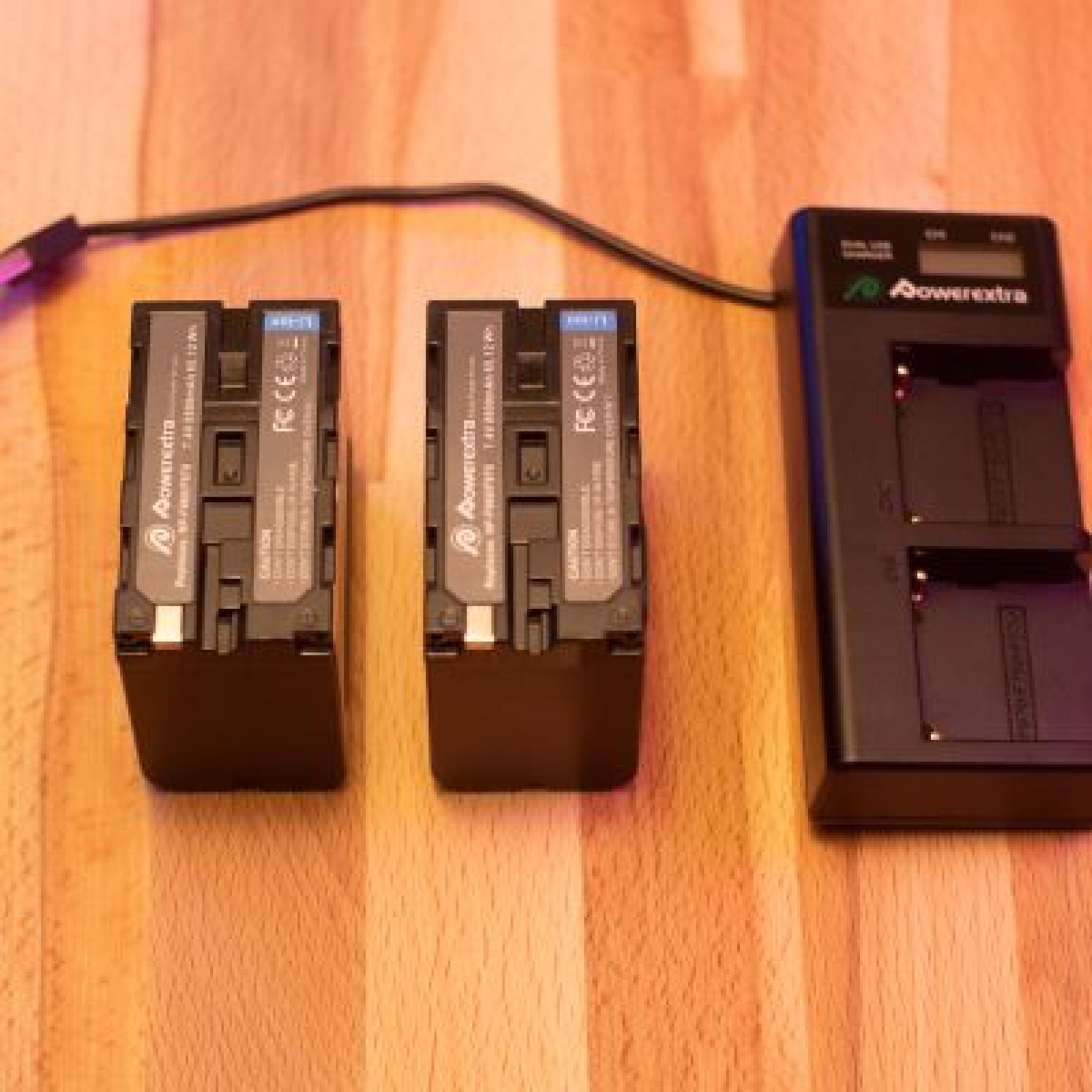 Batterie NP-F960/970 (x2) + Chargeur - Photo 2 sur 2