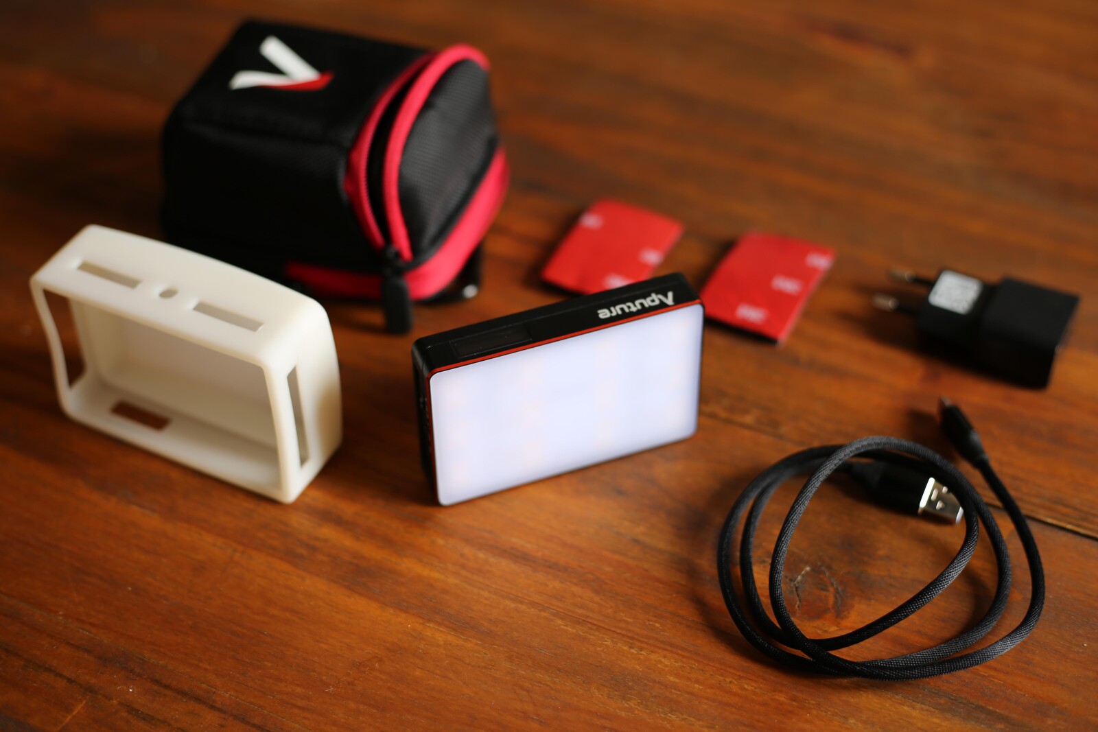 Torche LED RGB Aputure MC - Photo 1 sur 6