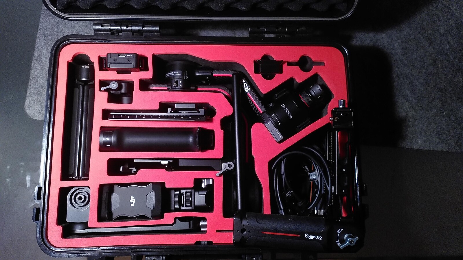 DJI - RS 2 Pro combo + poignée Small Rig - Photo 2 sur 4
