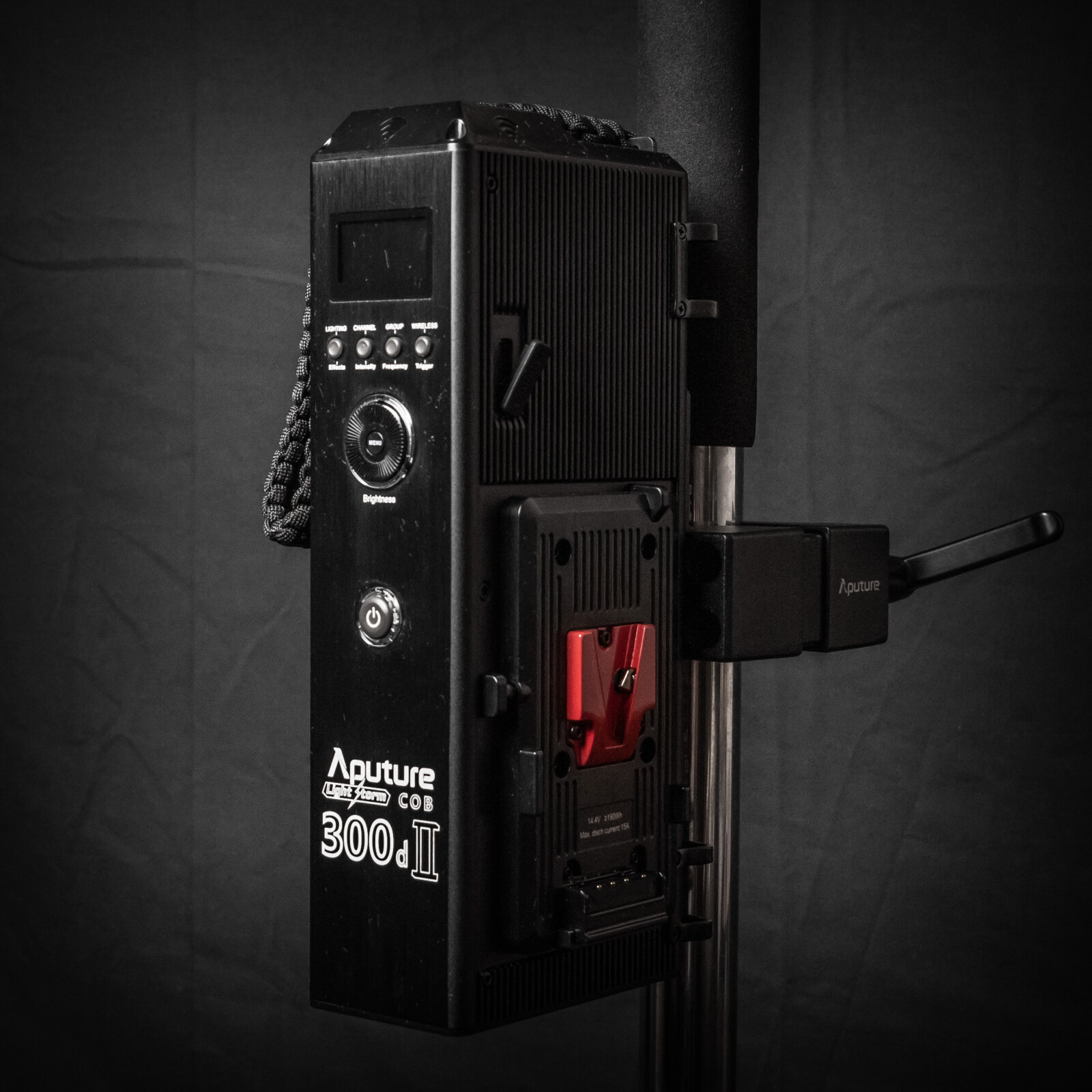 Éclairage Aputure COB 300D Mark II - Photo 2 sur 2