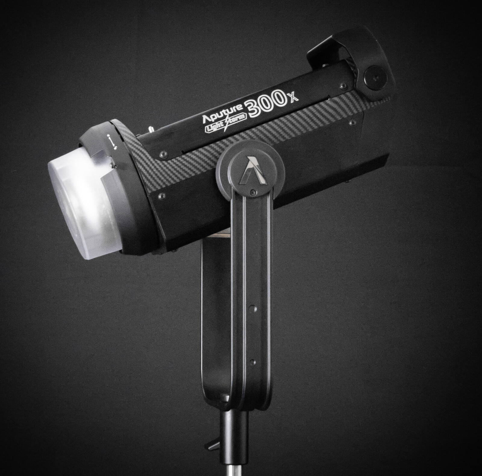 Éclairage Aputure COB 300X Bicolore 2700k-6500k - Photo 1 sur 2