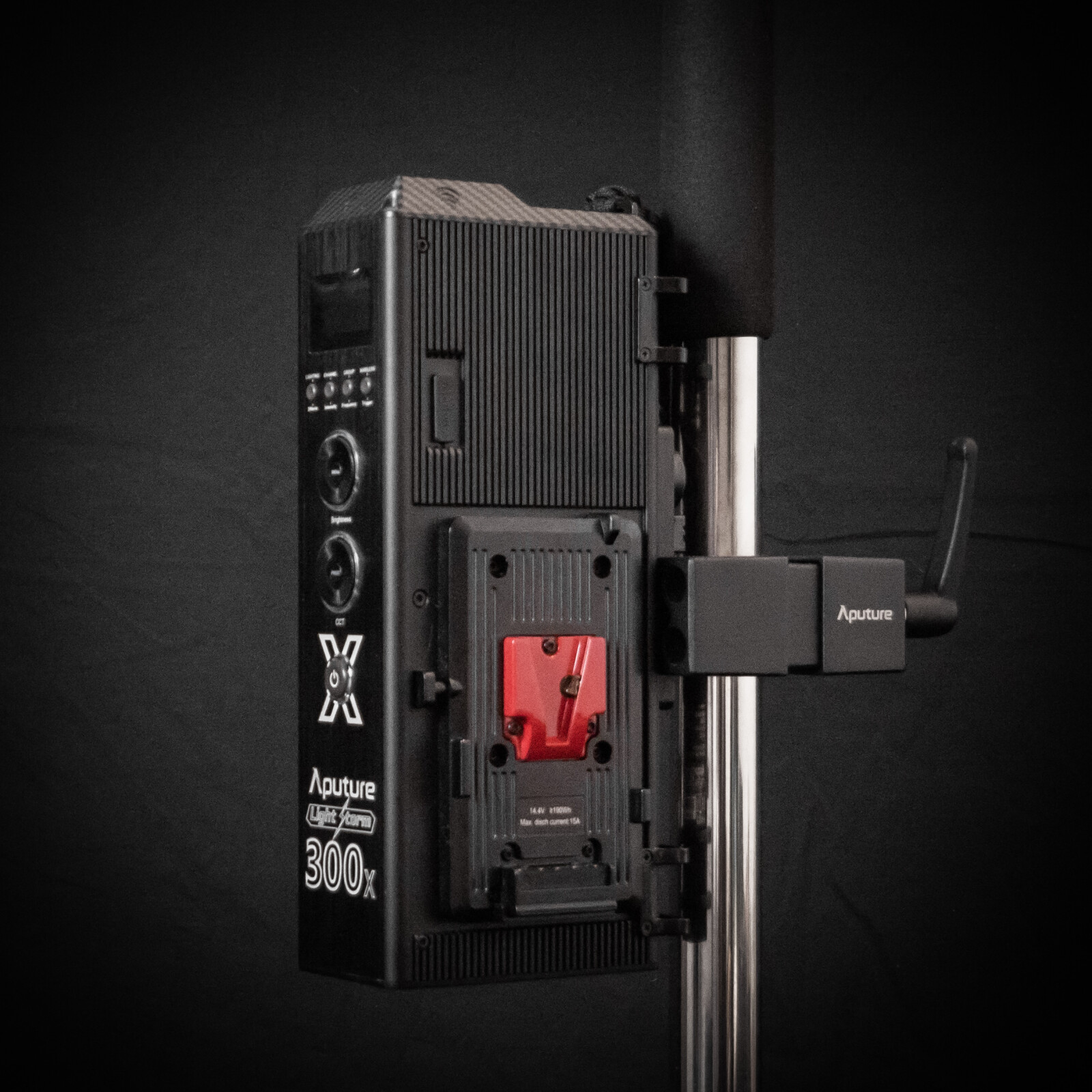 Éclairage Aputure COB 300X Bicolore 2700k-6500k - Photo 2 sur 2