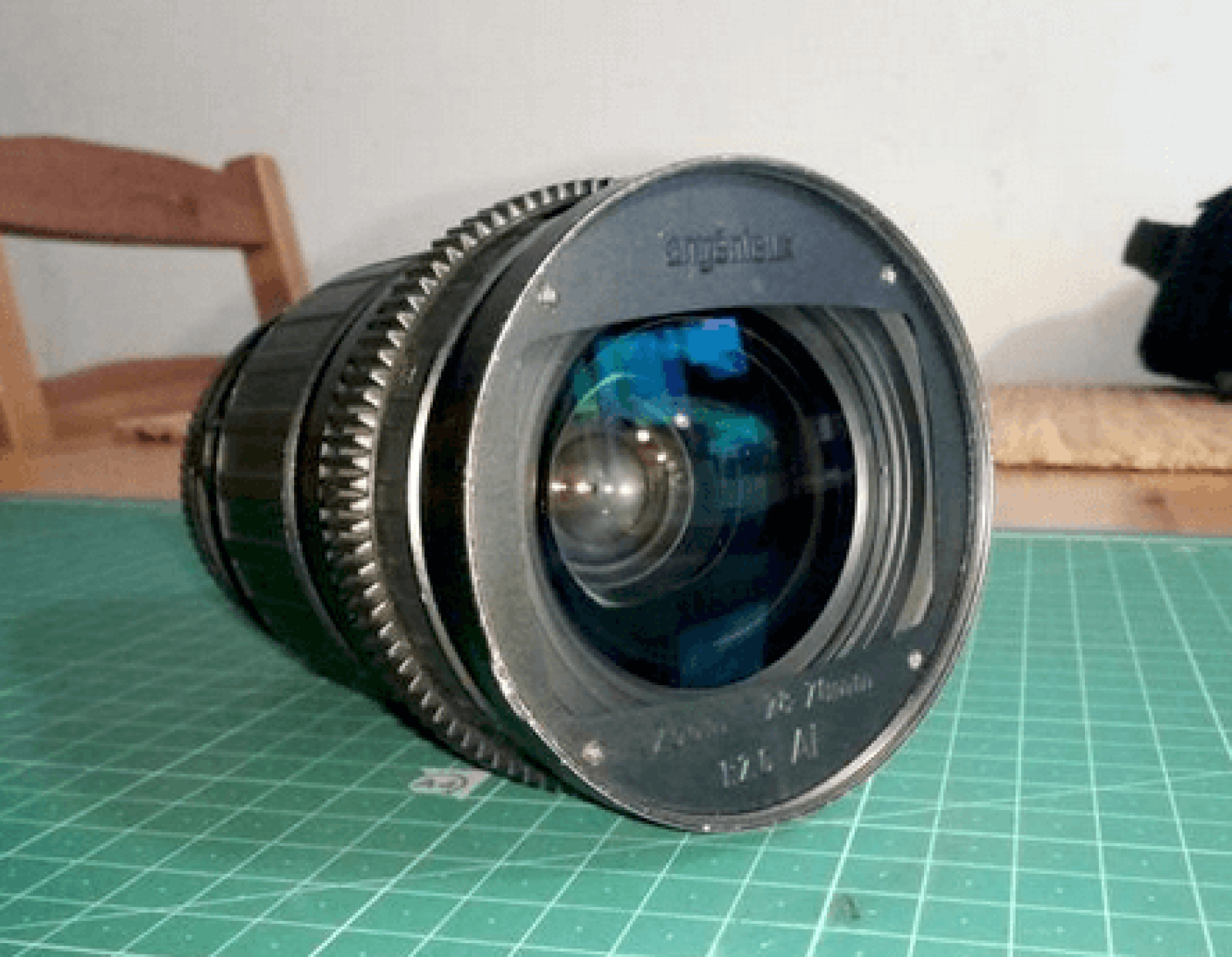 Zoom ANGENIEUX classique FF 28-70  T2.6 - monture Canon EF - Photo 1 sur 2