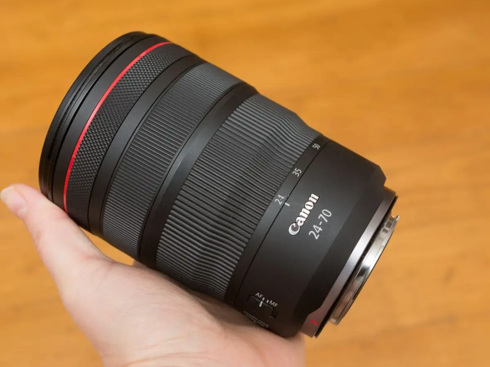 Canon RF 24-70mm f/2.8L IS USM - Photo 1 sur 2