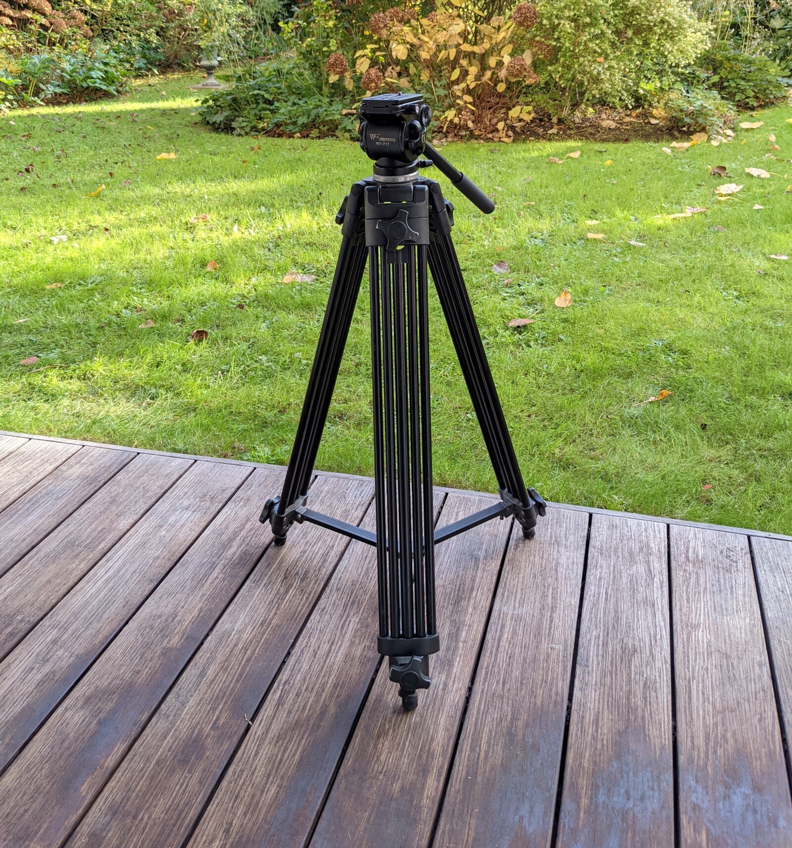 Trépied vidéo Weifeng Wf-717 - Photo 1 sur 4