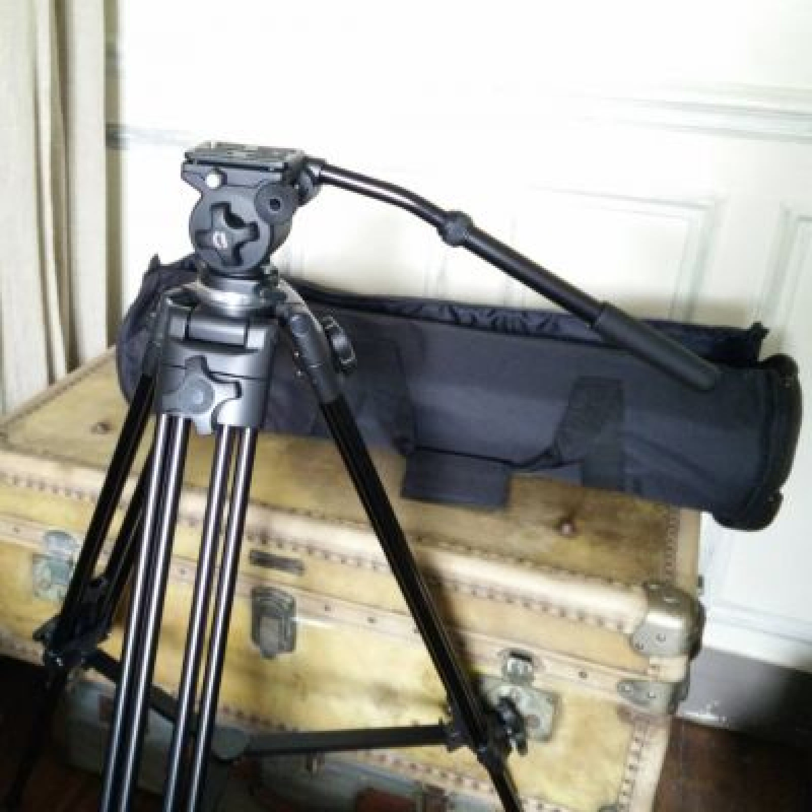 Trépied tête fluide Knig - KN-TRIPOD110 - Photo 2 sur 3