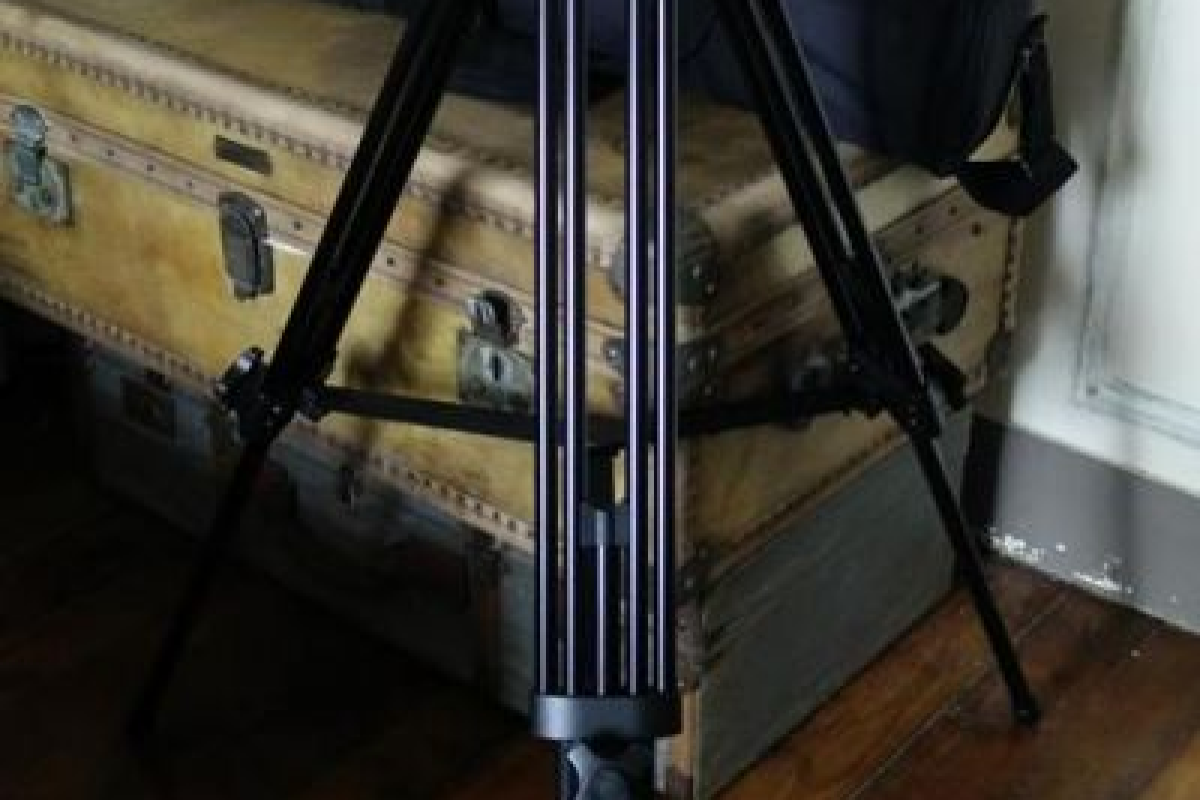 Location Trépied tête fluide Knig - KN-TRIPOD110 - Lightyshare