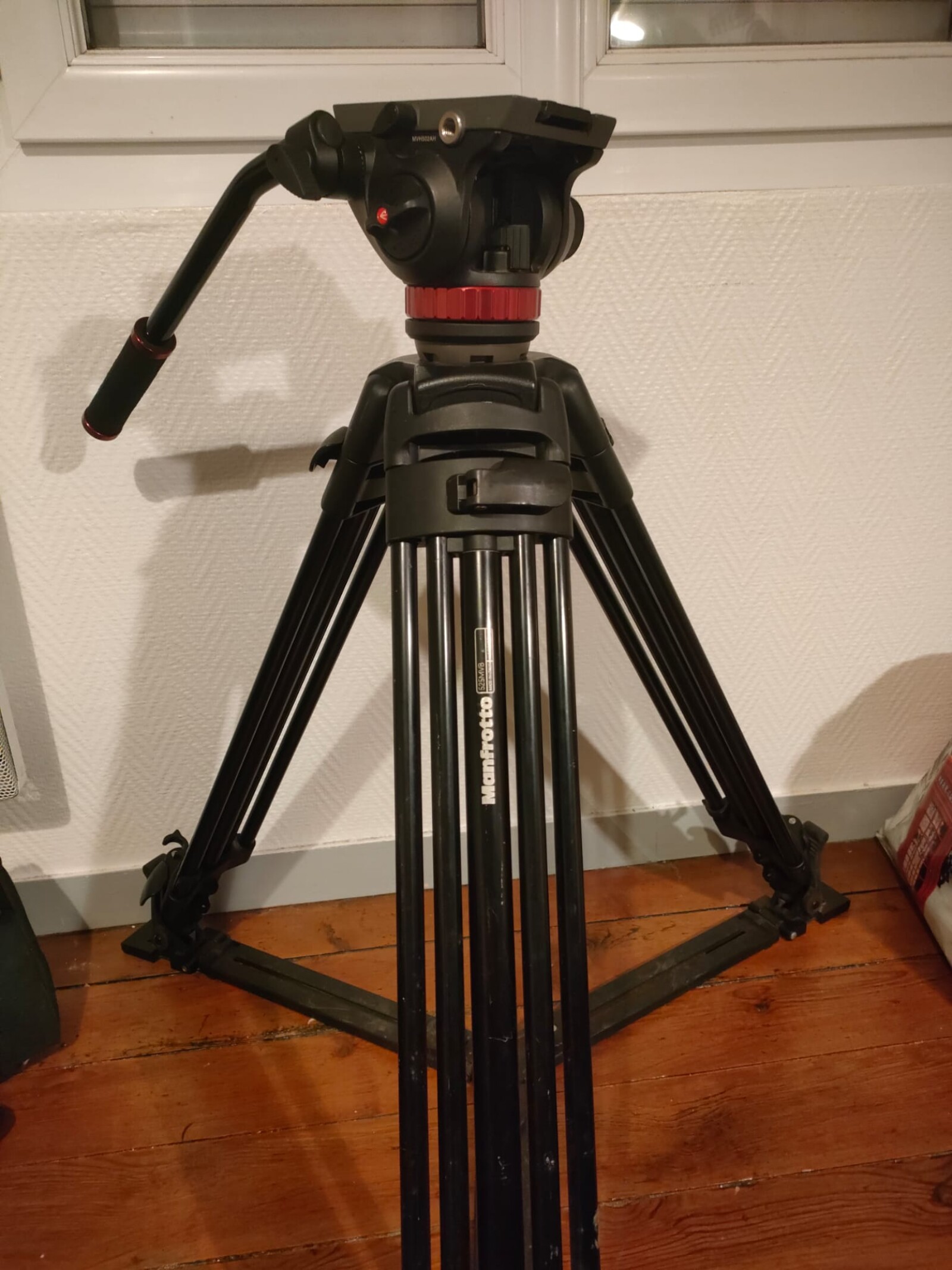 Manfrotto Trépied avec tête fluide Manfrotto - Photo 1 sur 3