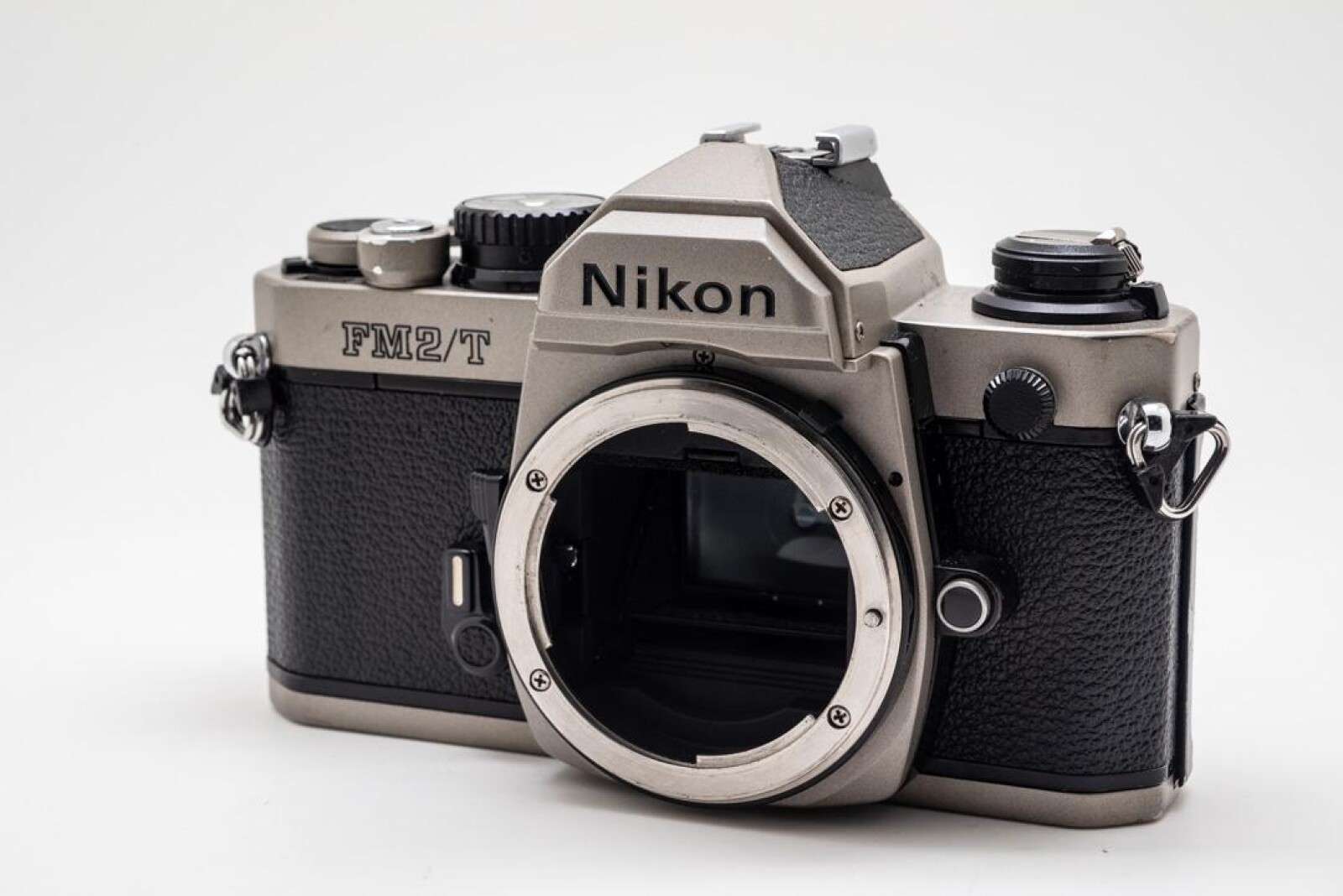 Nikon FM2-T Argentique (modèle Titane) - Photo 1 sur 5
