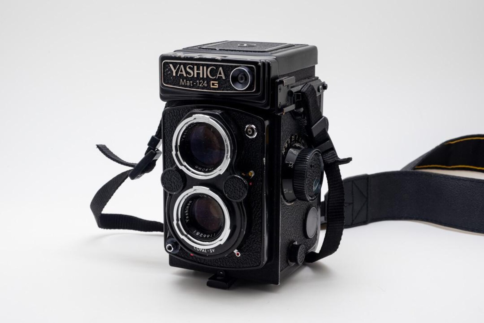 Yashica MAT-124 G Argentique moyen format 6x6 - Photo 1 sur 5