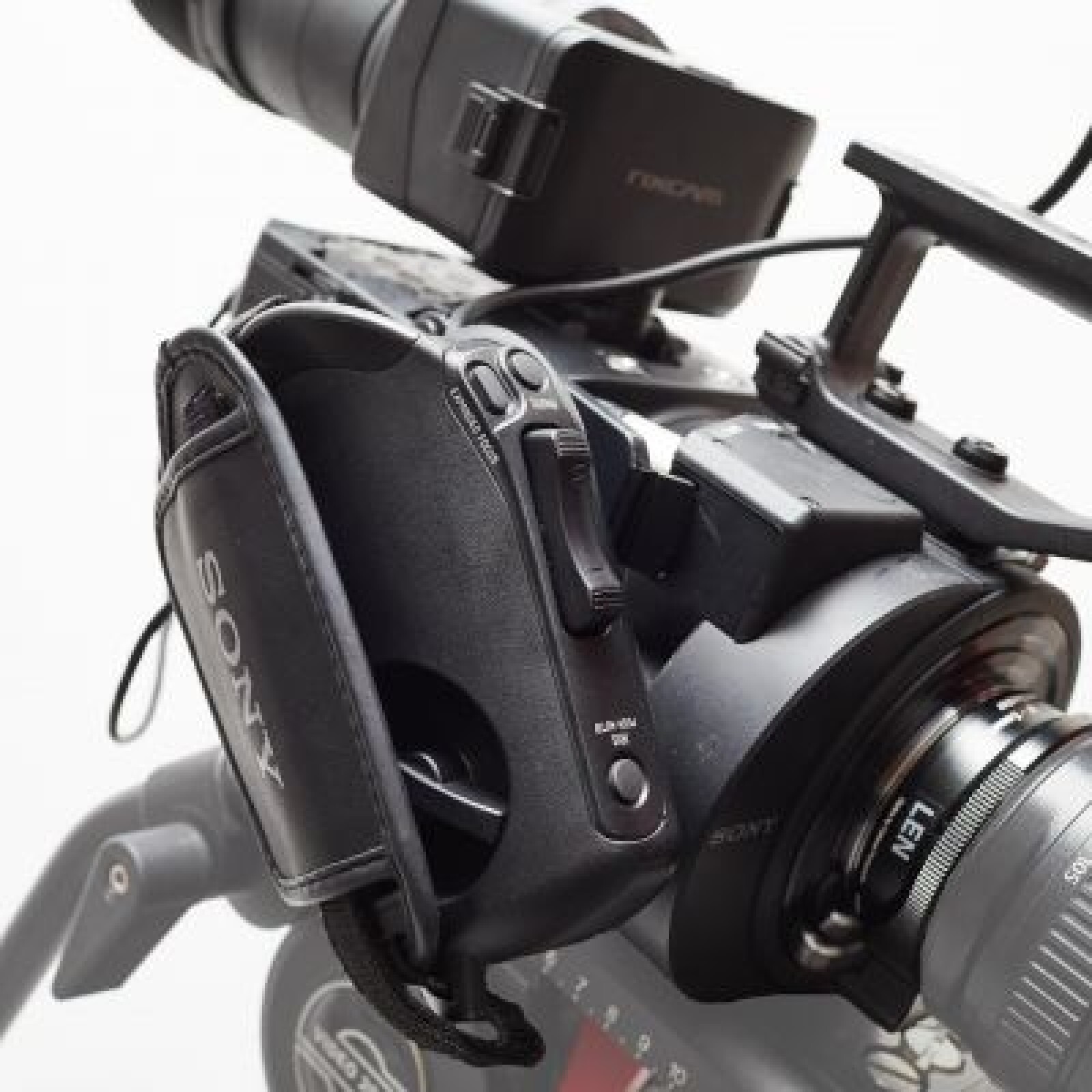Sony NEX FS700  (Monture Canon EF) - Photo 5 sur 5