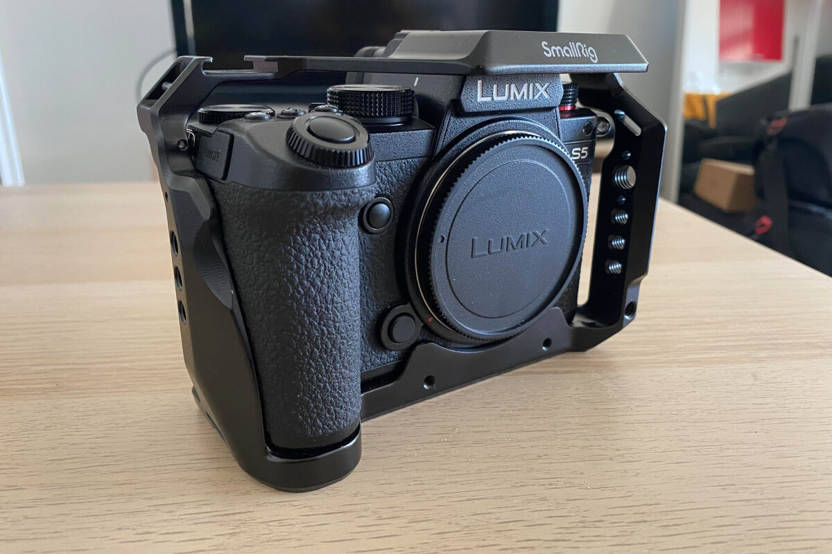 Location Panasonic Lumix S5 + Cage - Lightyshare
