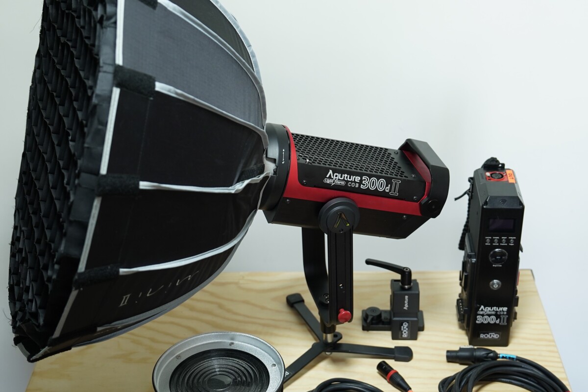 Location Aputure COB 300D mkII + light dôme + fresnel - Lightyshare