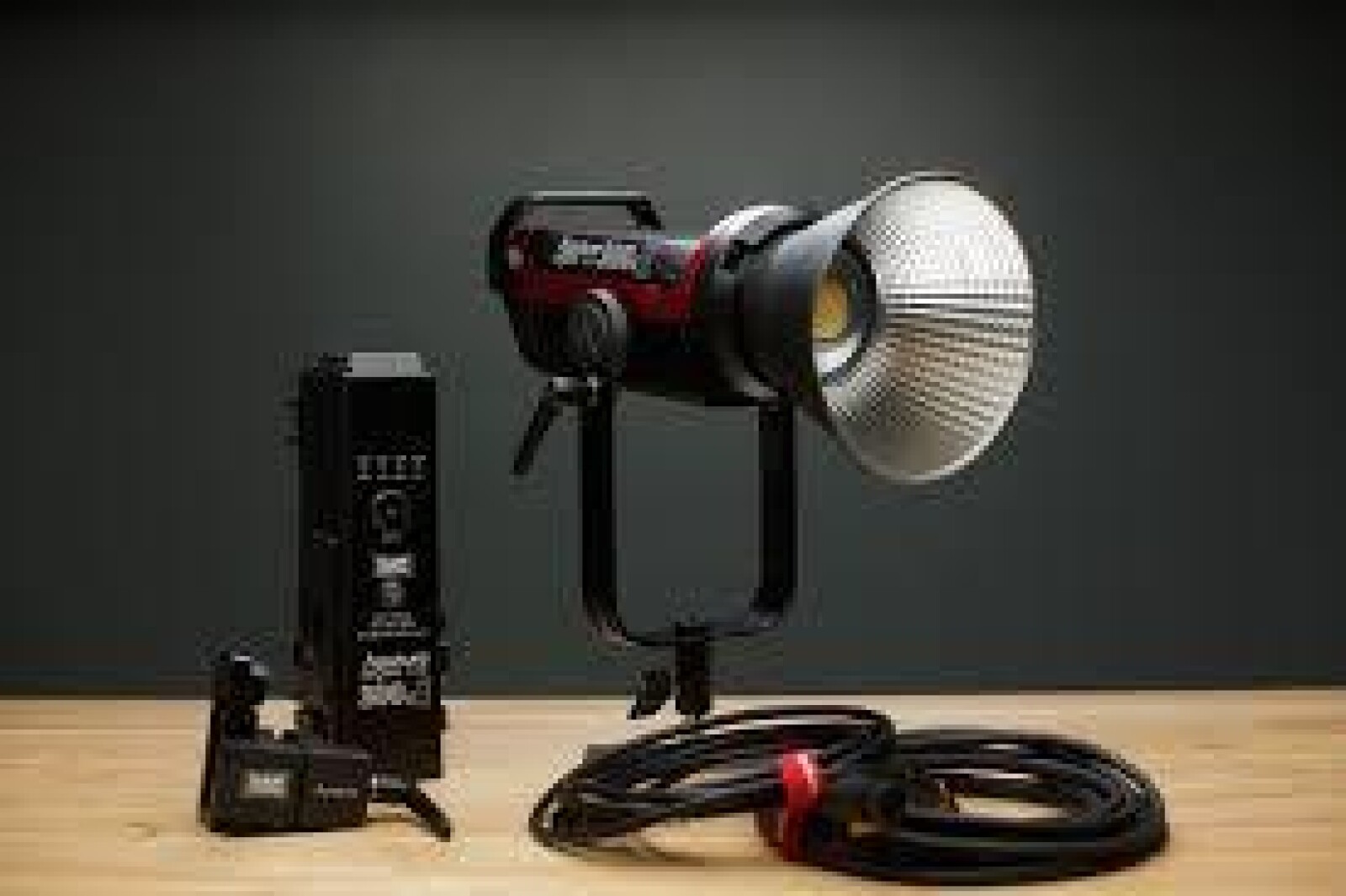 APUTURE LS 300d II - Photo 3 sur 4