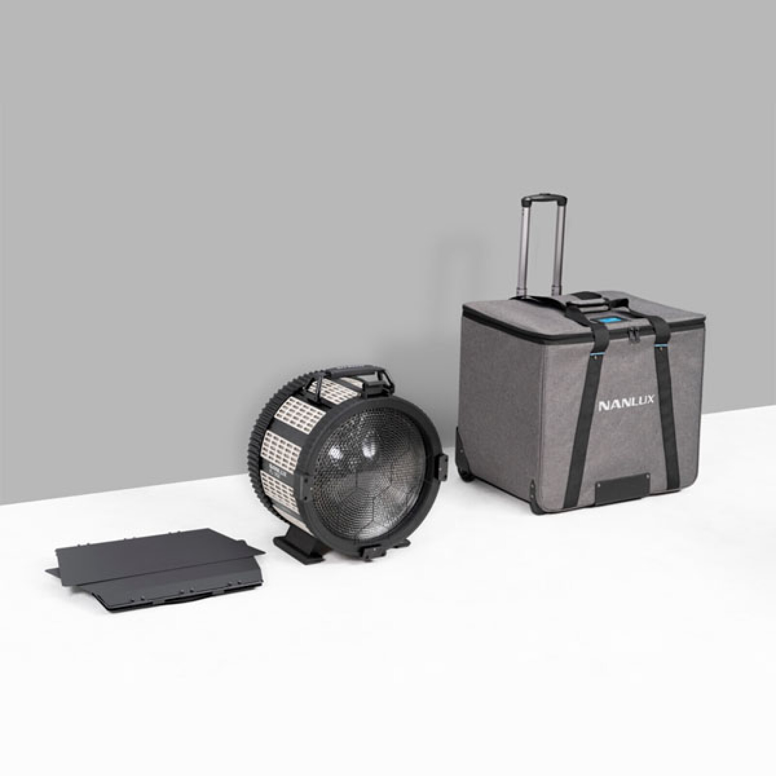 Pack Nanlux Evoke 2400B + Fresnel FL-35E motorisée - Photo 5 sur 5
