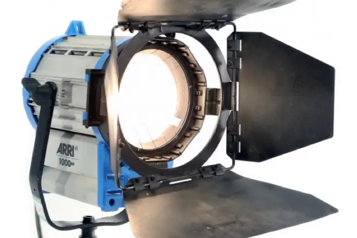 Location ARRI Fresnel 1K - Lightyshare