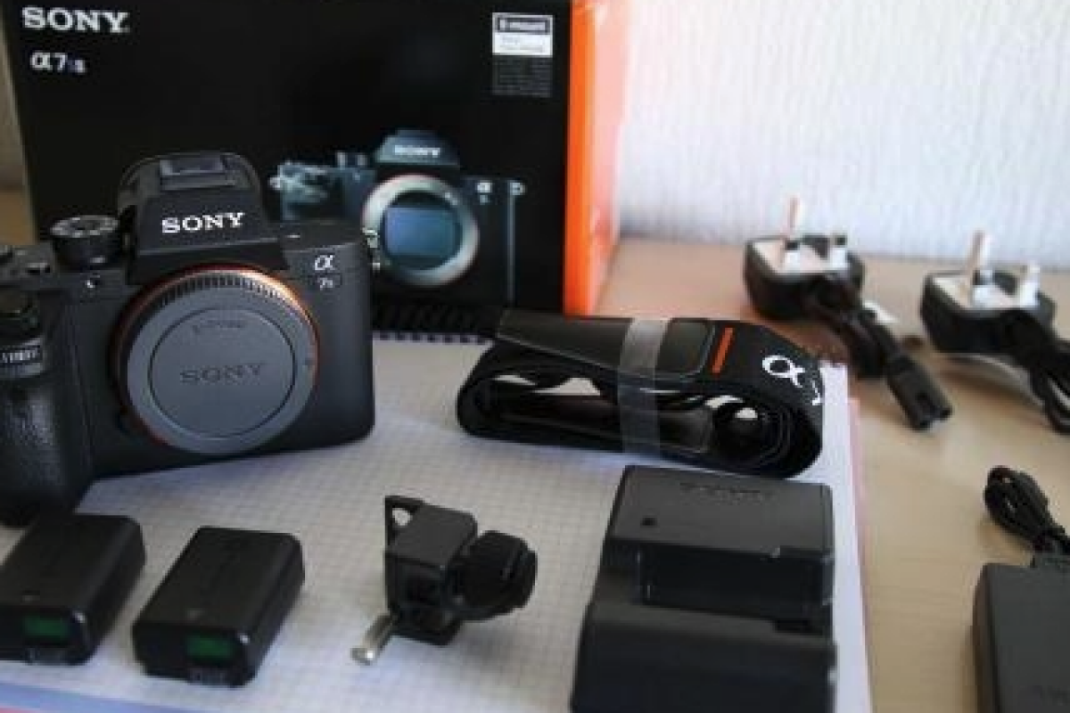 Location KIT Sony Alpha 7S II + 3 objectifs ciné + micro cravate + trépied - Lightyshare