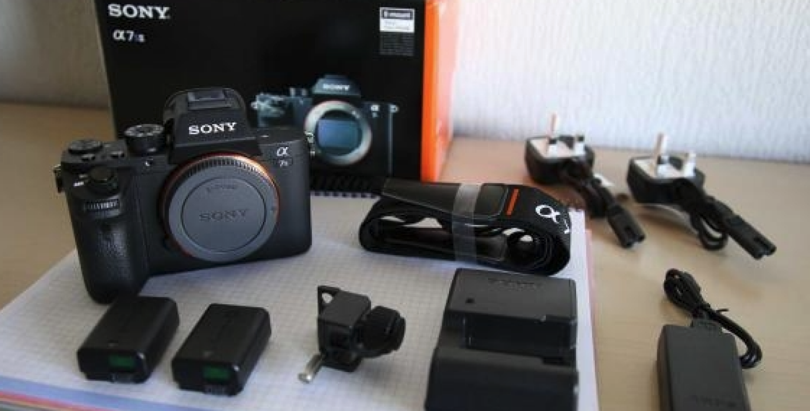 KIT Sony Alpha 7S II + 3 objectifs ciné + micro cravate + trépied - Photo 1 sur 6