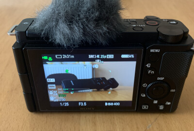 Location Sony ZV E-10 4K + 3 batteries + Poignée de prise de vue avec télécommande sans fil SONY