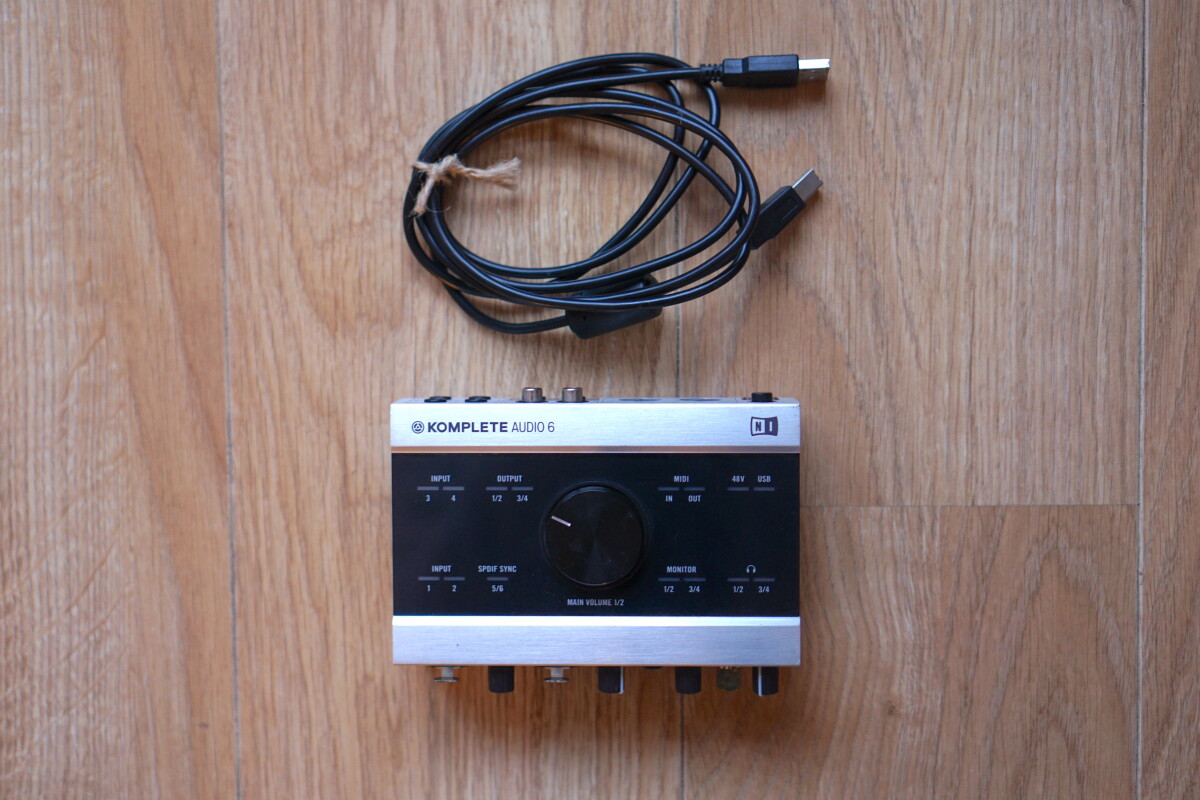 Location Native Instruments Komplete Audio 6 - Lightyshare