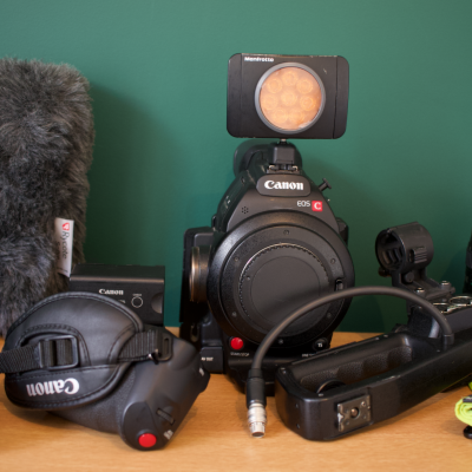 Canon C100 MkII - Photo 1 sur 3