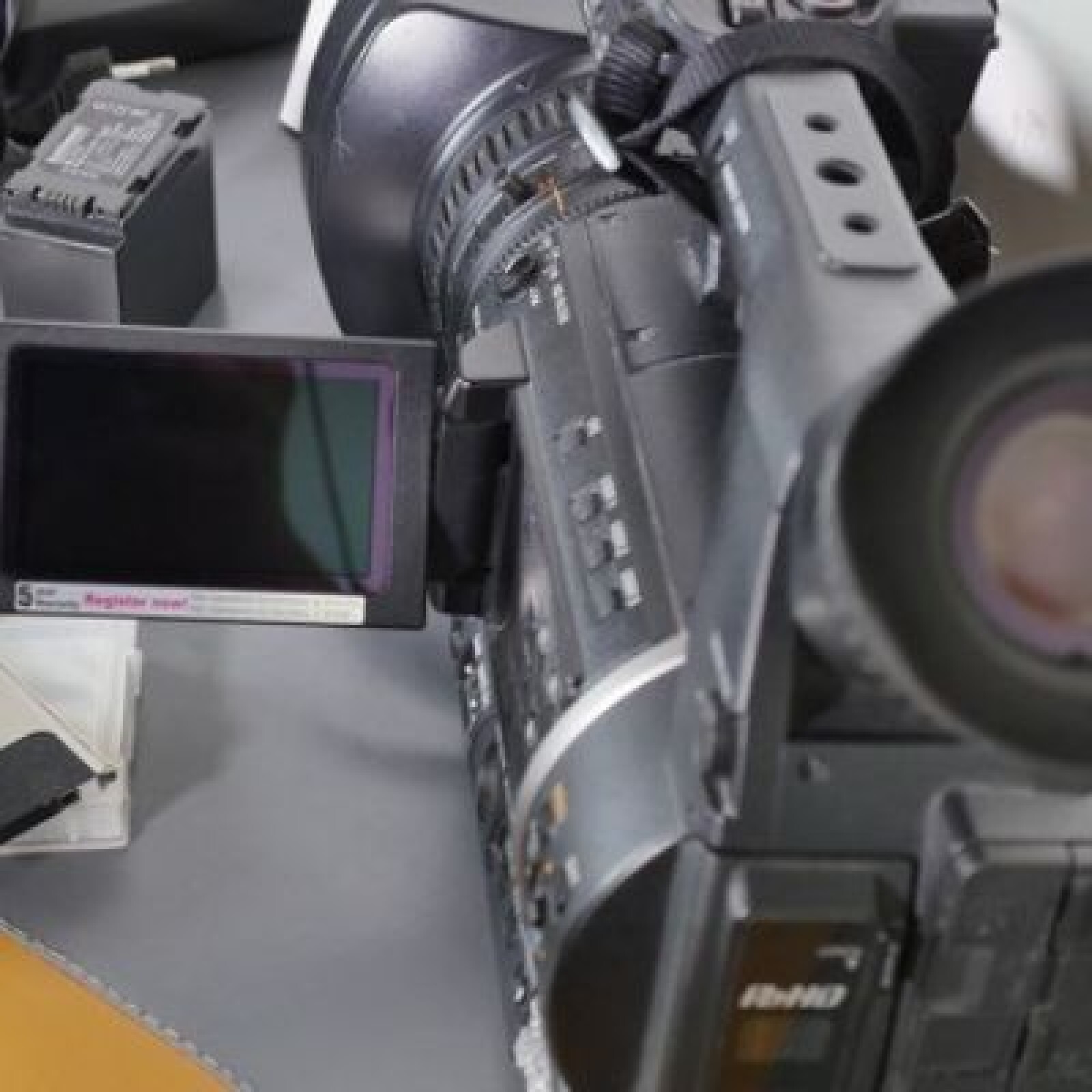 Camescope Panasonic AG HPX250 EJ + 2 cartes mémoire  P2 64gb - Photo 1 sur 1