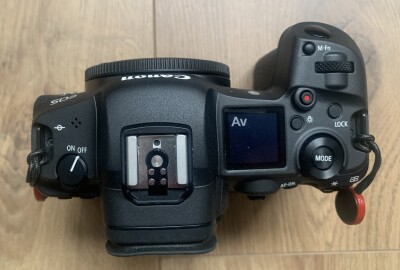 Location Boîtier CANON EOS R5 avec batteries, cartes mémoires et bague d'adaptation EF