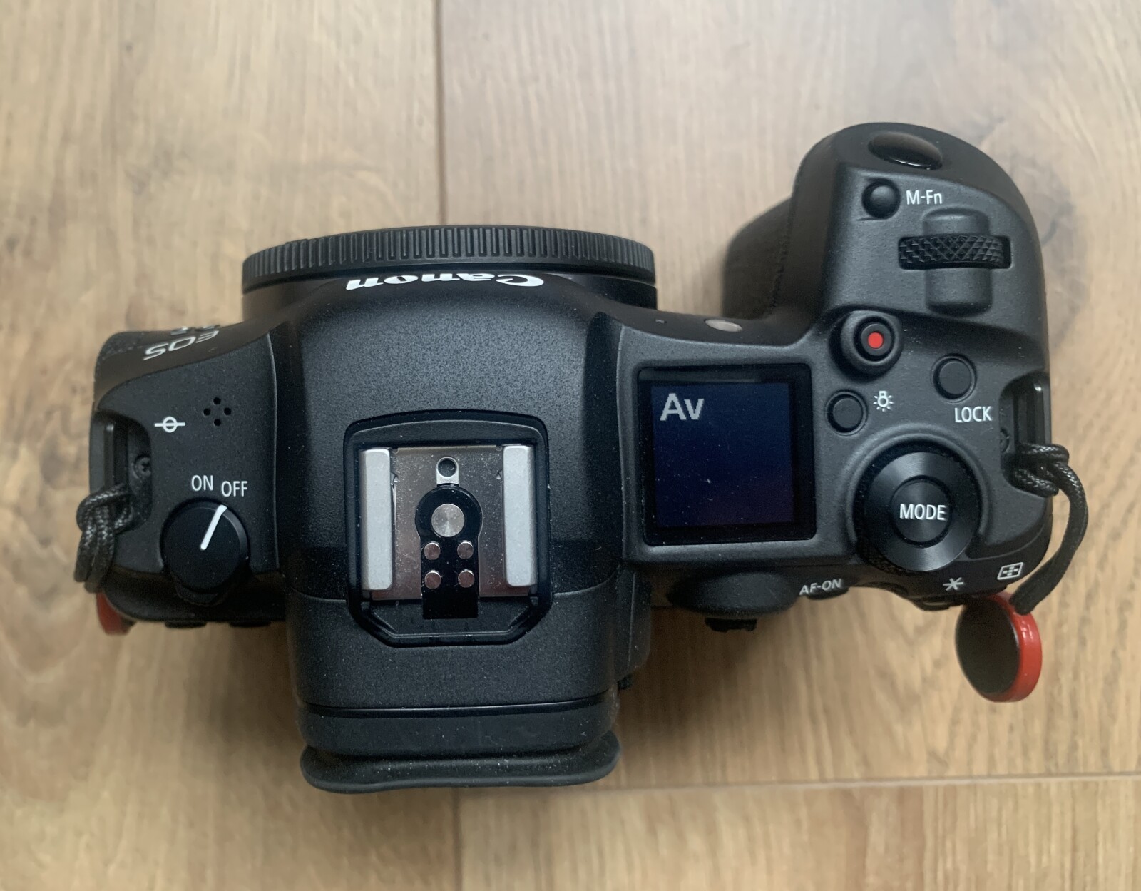 Boîtier CANON EOS R5 avec batteries, cartes mémoires et bague d'adaptation EF - Photo 3 sur 4
