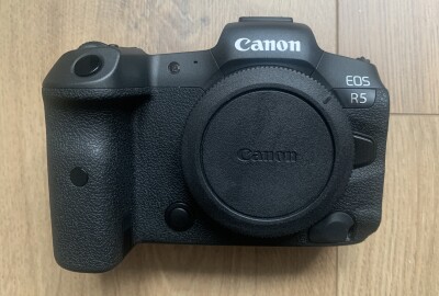 Location Boîtier CANON EOS R5 avec batteries, cartes mémoires et bague d'adaptation EF